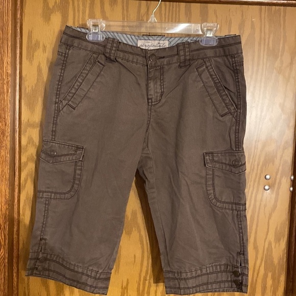 Aeropostale Bermuda Style Shorts size 7/8. (BT) - Picture 2 of 5
